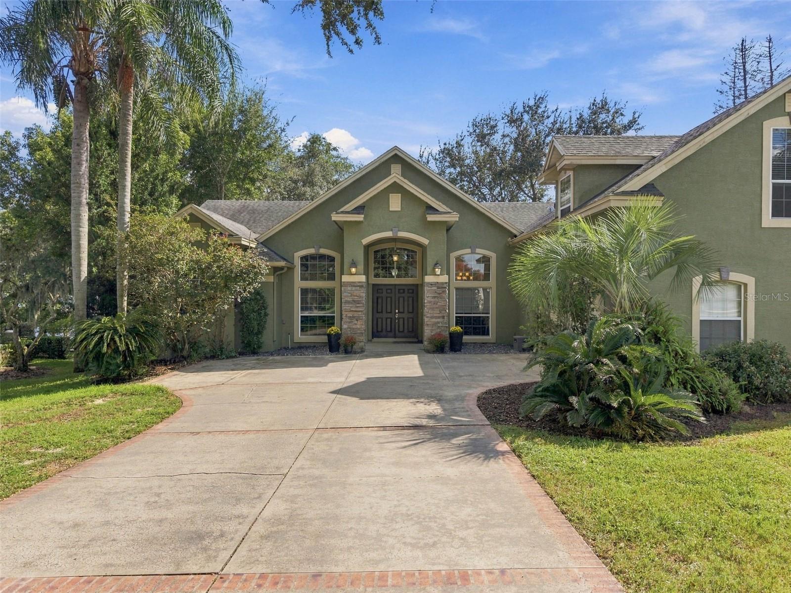 Listing photo 2 for 11025 Lake Katherine Cir