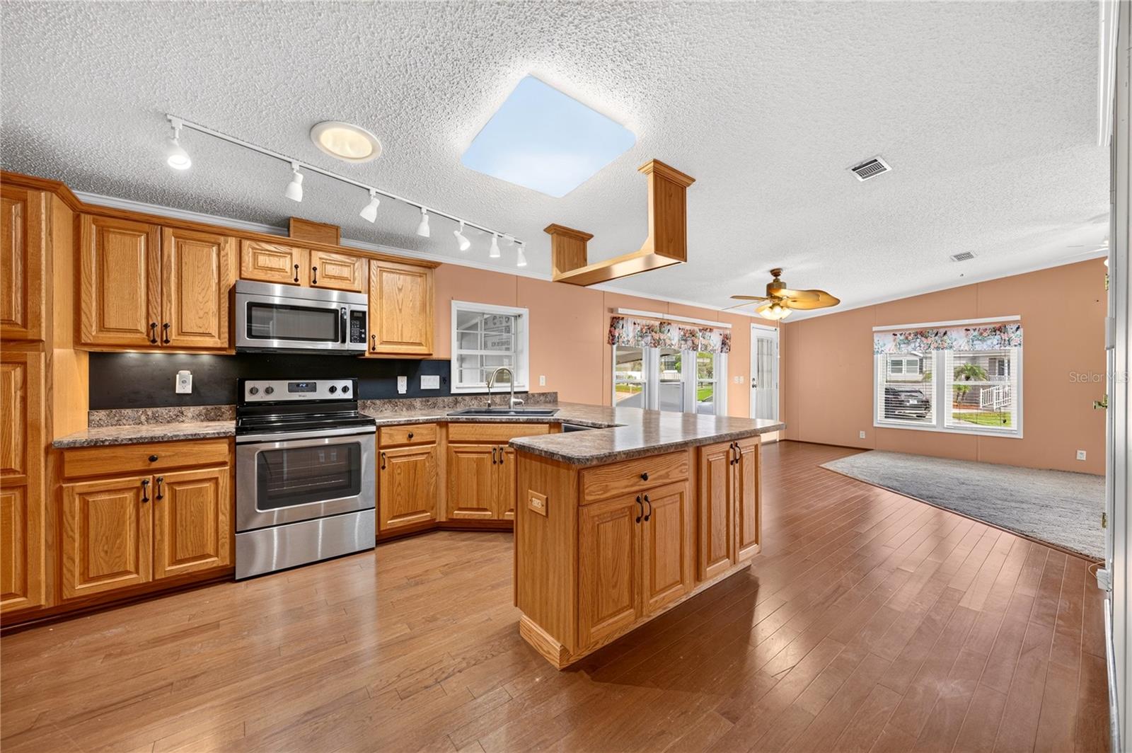 Listing photo 3 for 2722 Vindale Rd