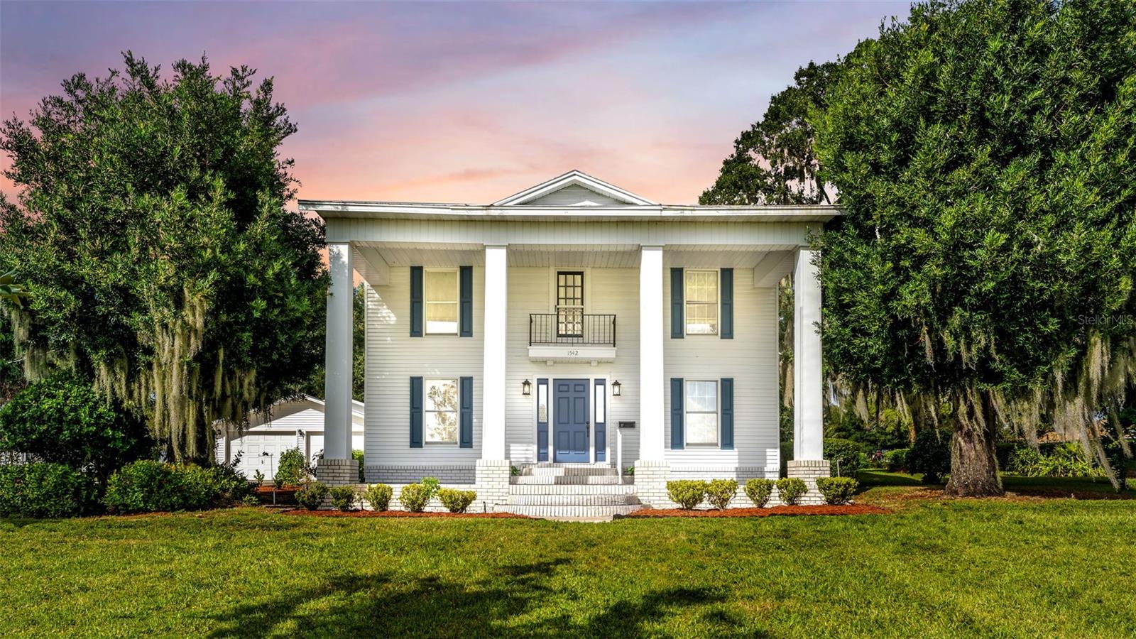 Listing photo 1 for 1542 Lake Ariana Blvd