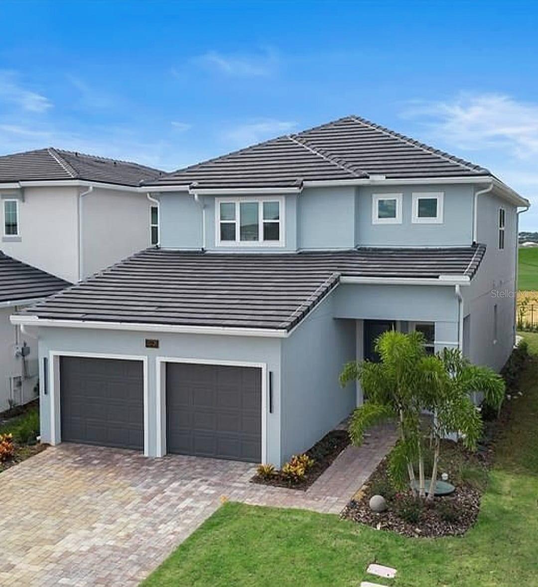 Listing photo 2 for 15726 Vetta Dr