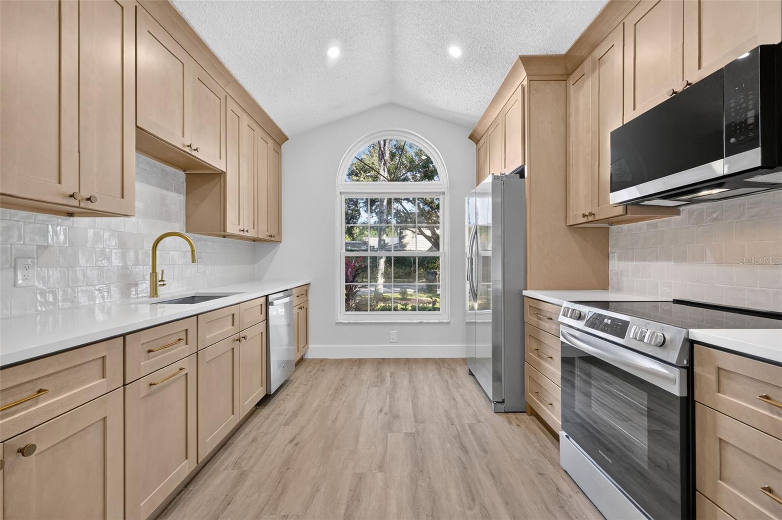 Listing photo 3 for 1536 Crosswind Cir