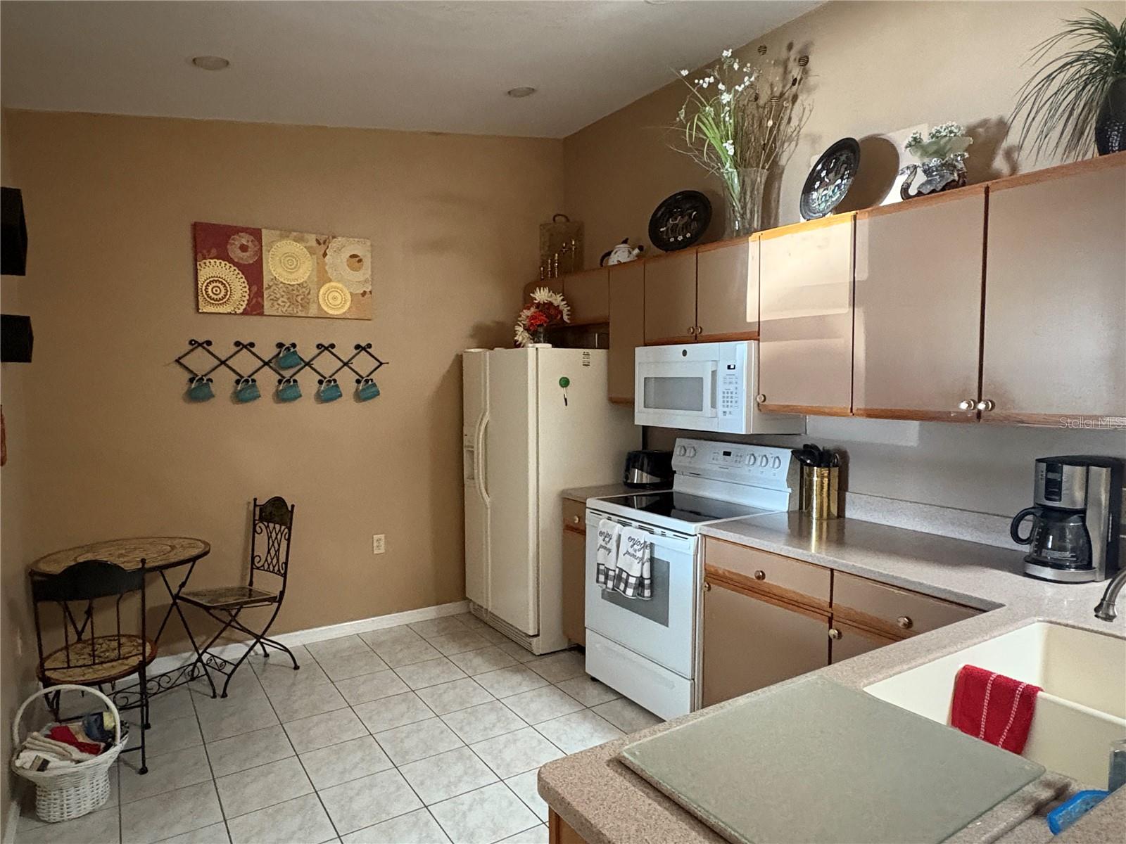 Listing photo 3 for 6380 Egret Dr #33