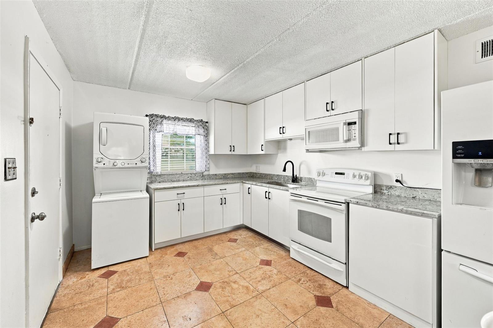 Listing photo 2 for 525 Conway Rd #46