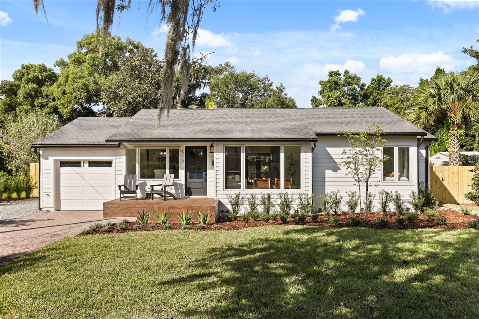 Listing photo 1 for 512 Mayfair Cir