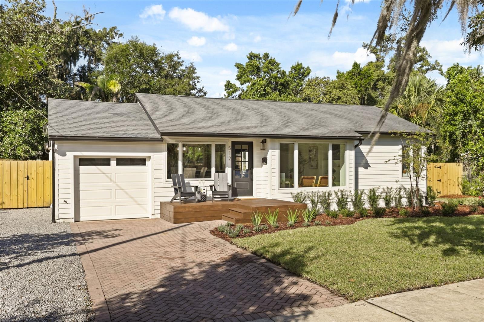 Listing photo 2 for 512 Mayfair Cir