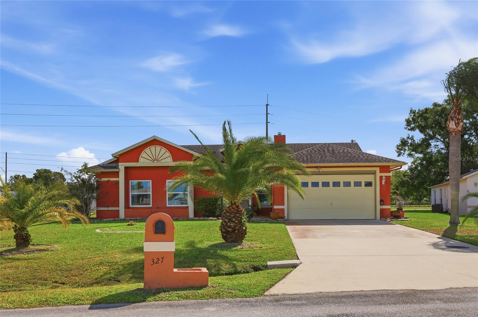 Listing photo 1 for 327 Edgewood Ct