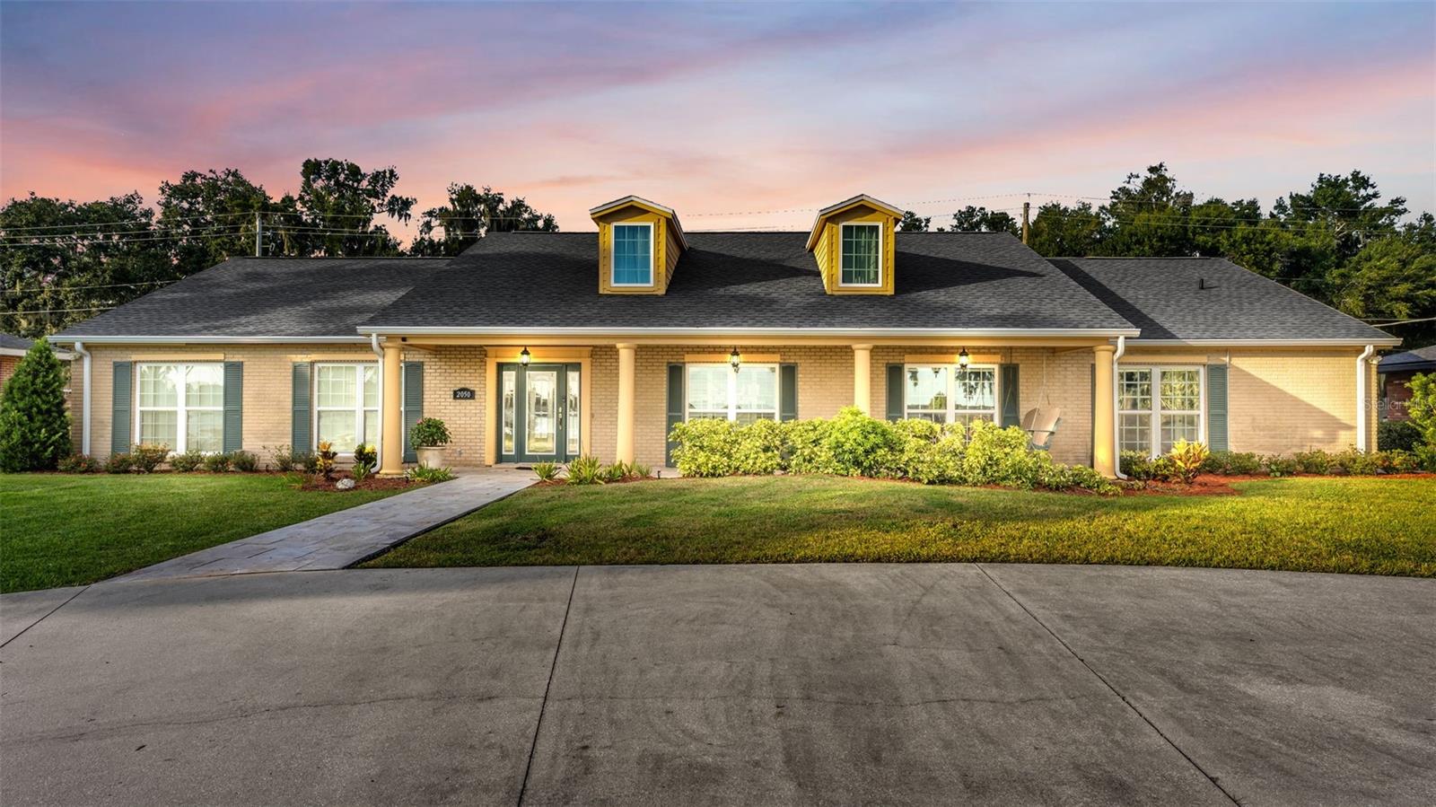 Listing photo 1 for 2050 Lake Ariana Blvd