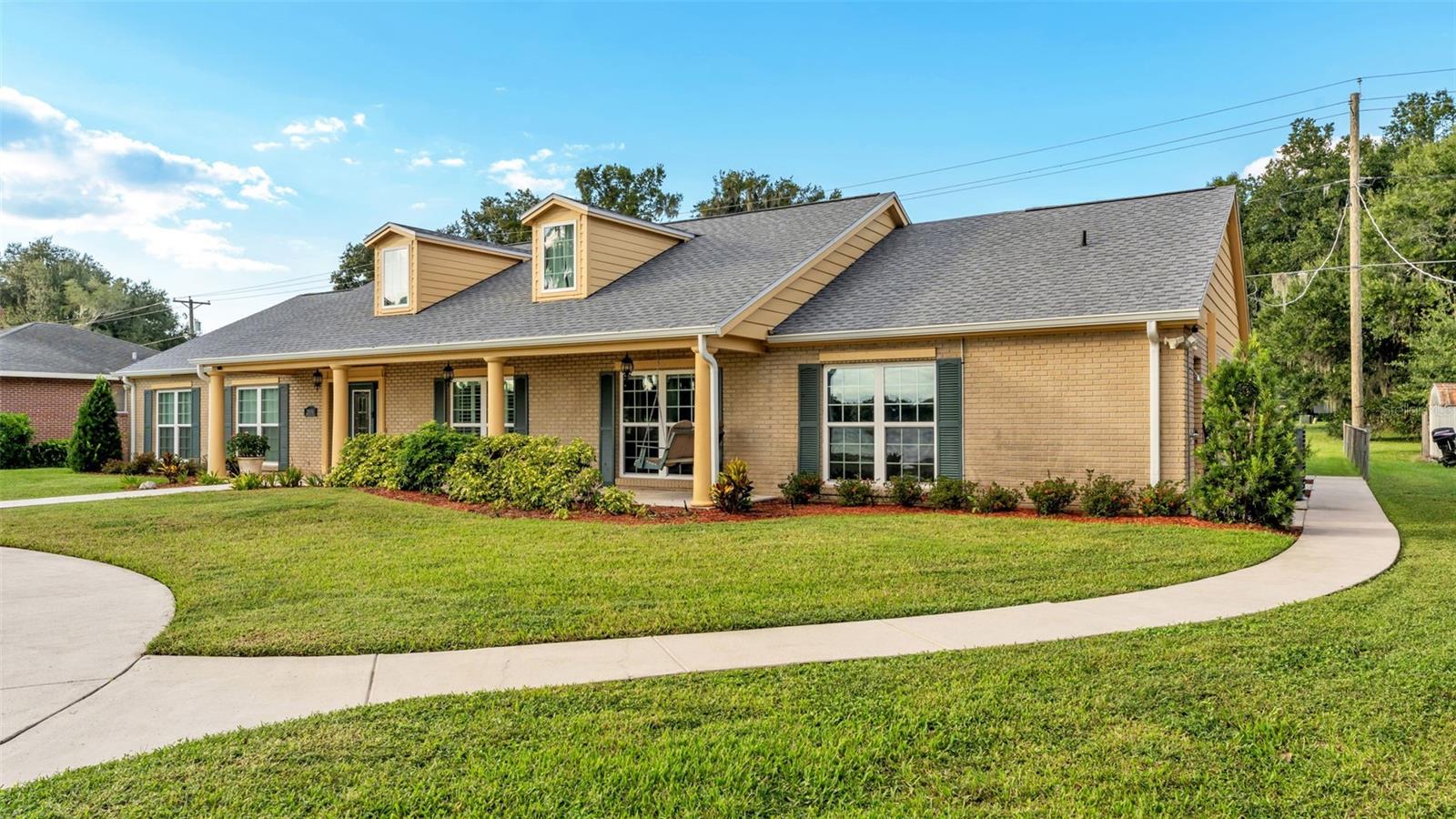 Listing photo 2 for 2050 Lake Ariana Blvd
