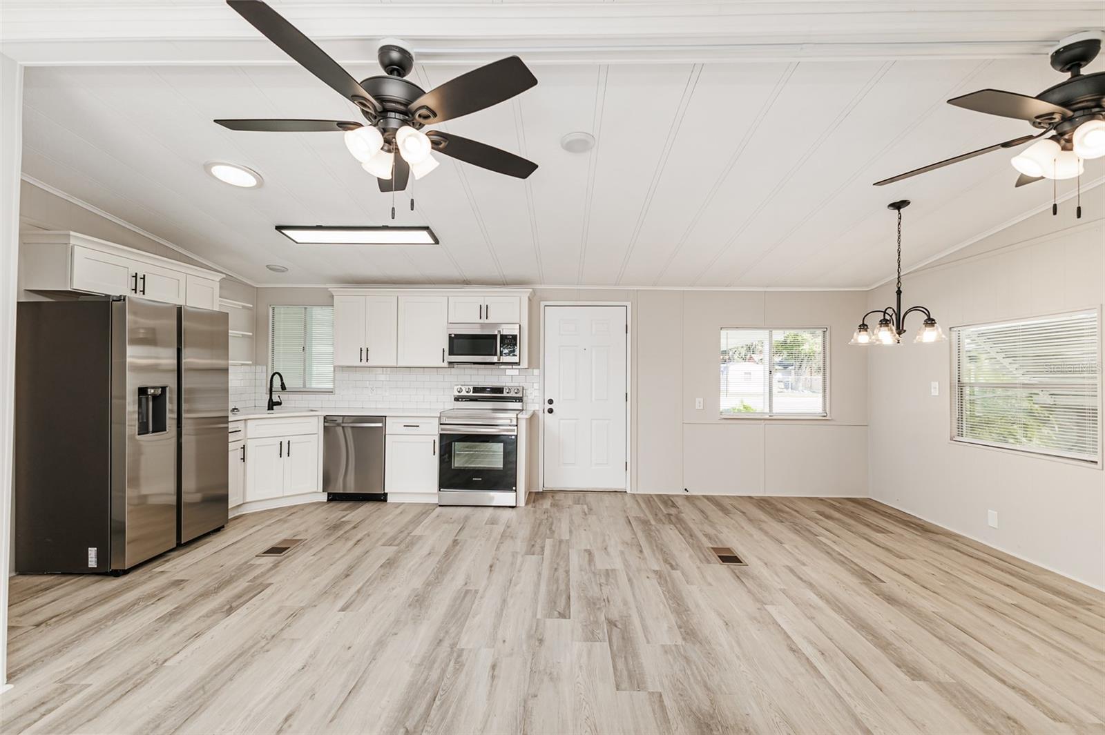Listing photo 3 for 2055 S Floral Ave #306