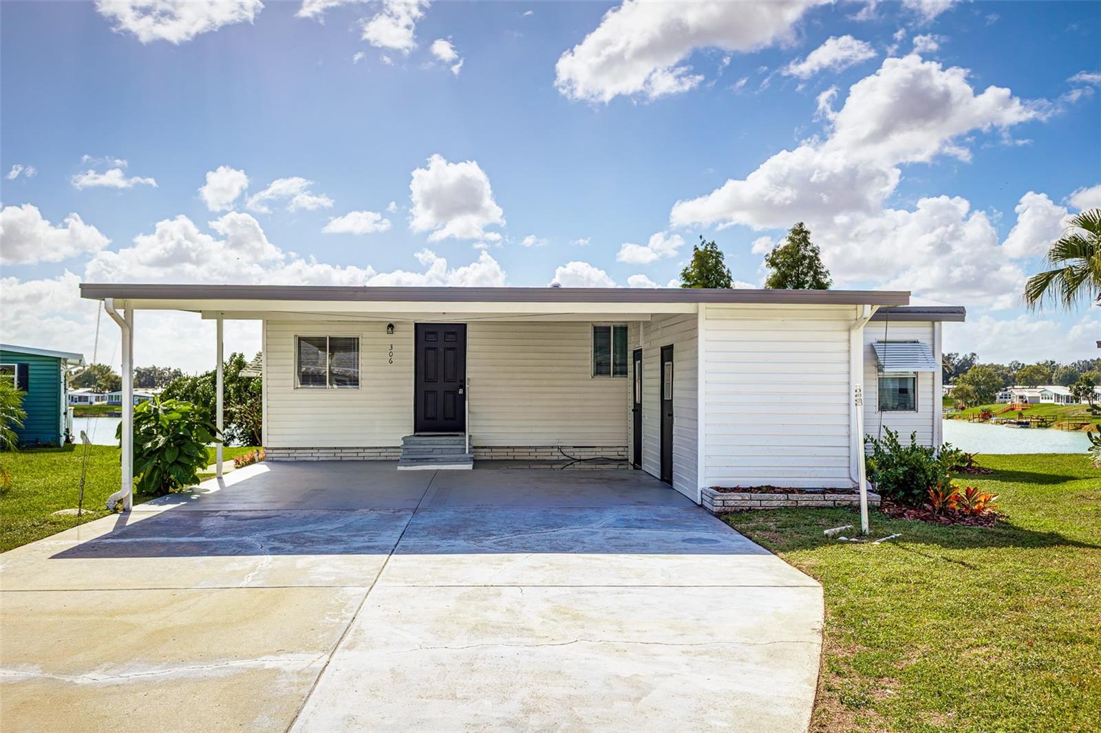 Listing photo 1 for 2055 S Floral Ave #306