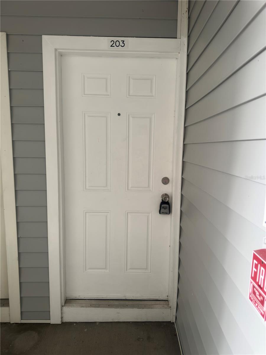 Listing photo 3 for 1218 Bermuda Lakes Ln #203
