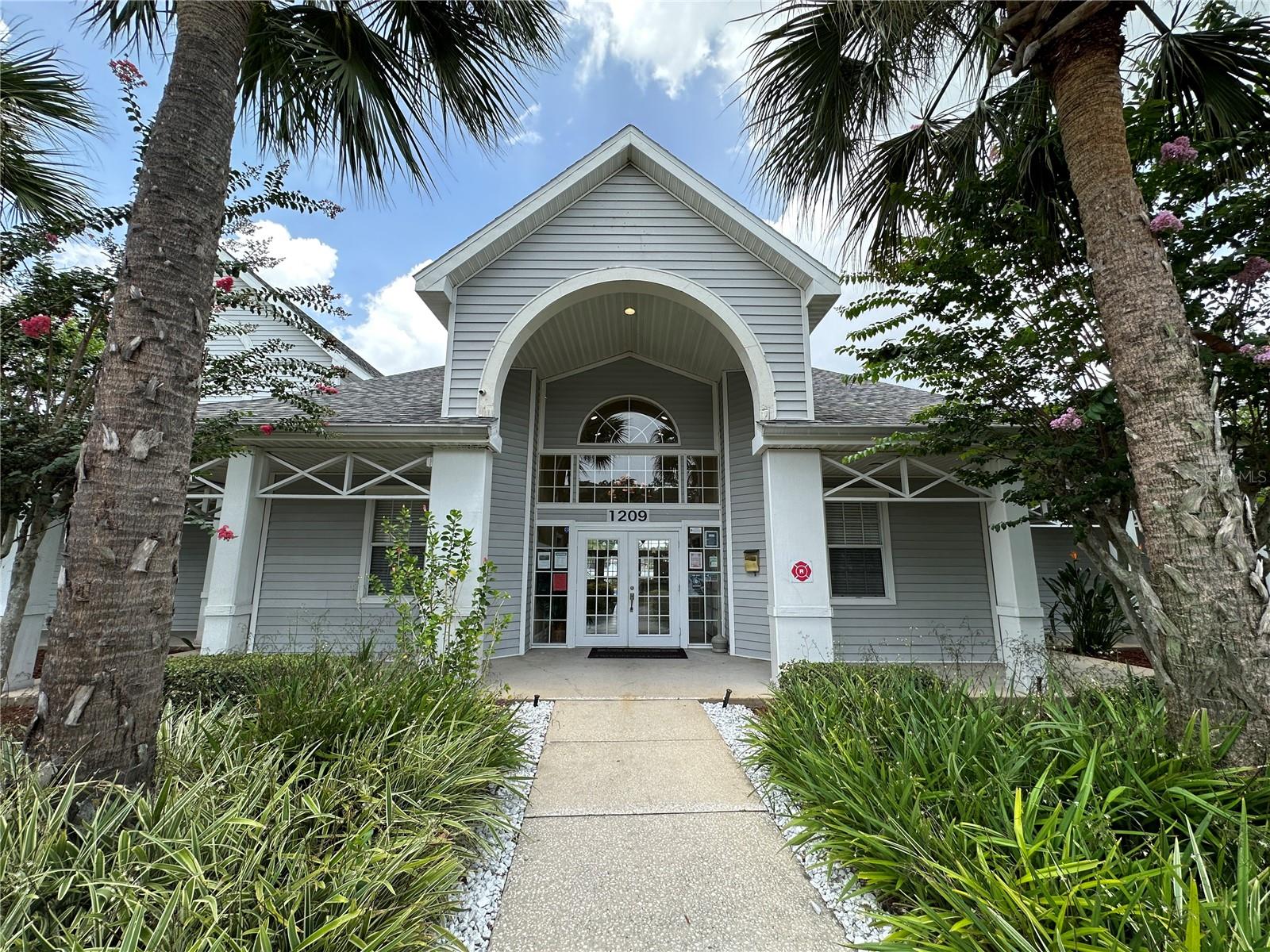 Listing photo 1 for 1218 Bermuda Lakes Ln #203