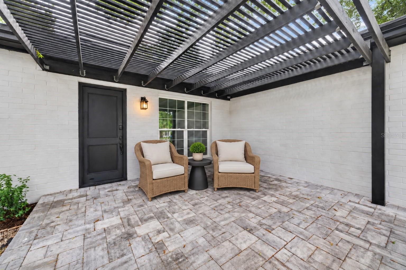 Listing photo 2 for 1741 Lyndale Blvd