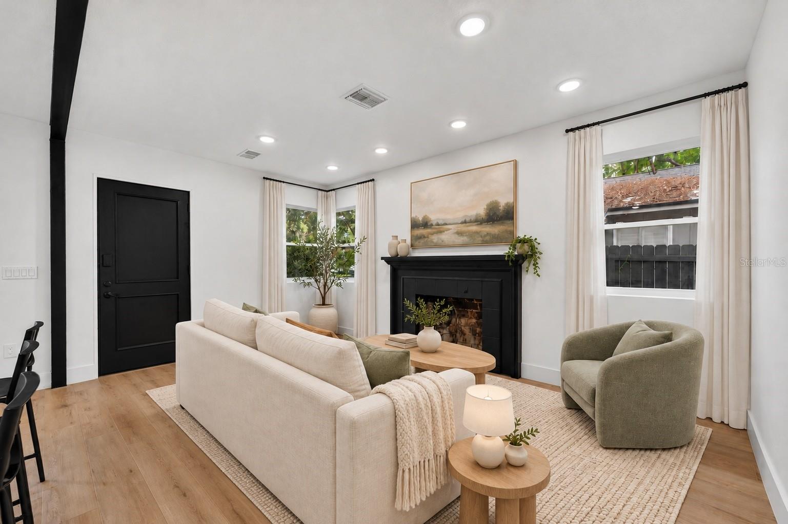 Listing photo 3 for 1741 Lyndale Blvd