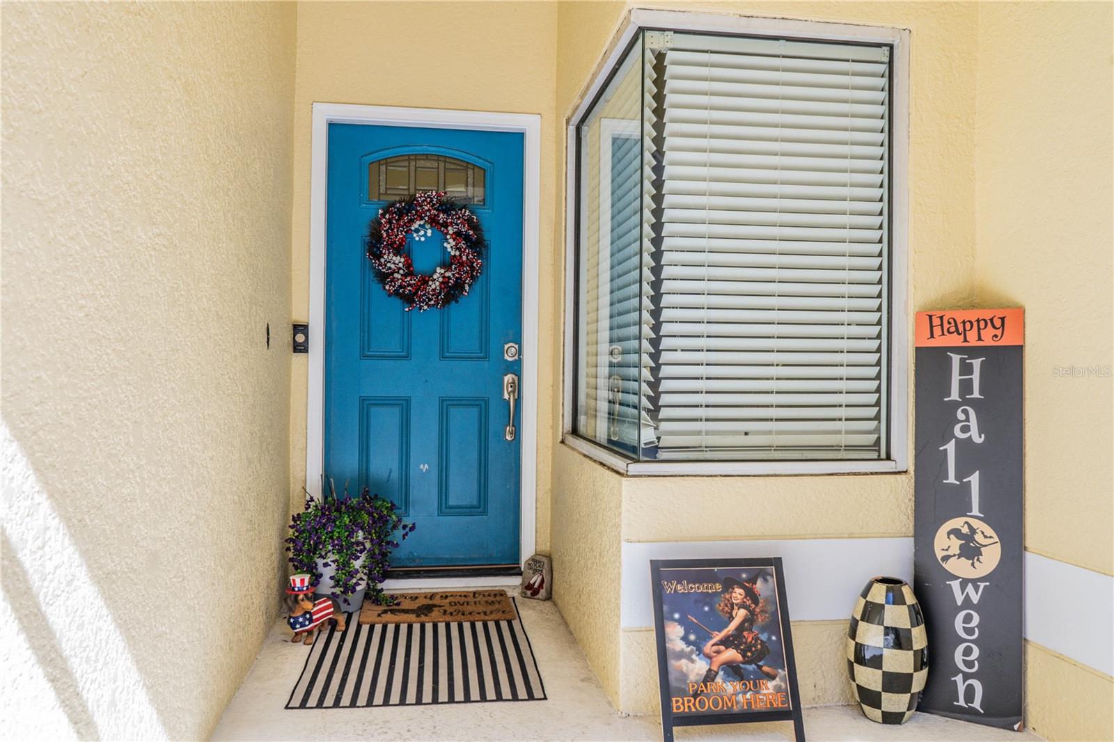 Listing photo 2 for 816 Barrister Dr