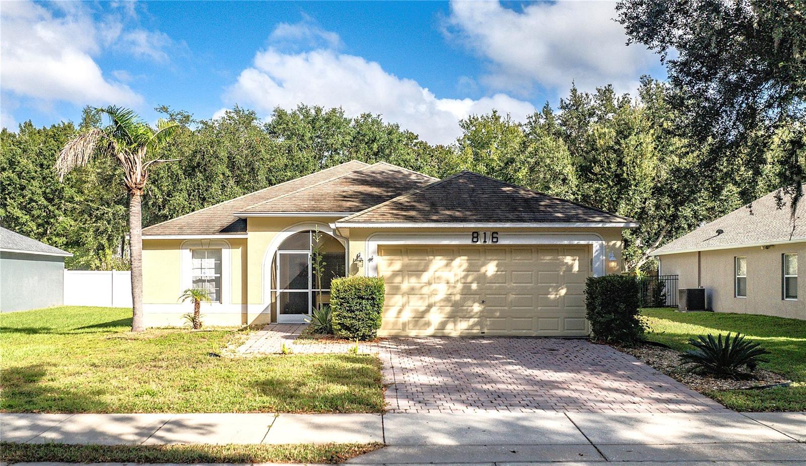 Listing photo 1 for 816 Barrister Dr