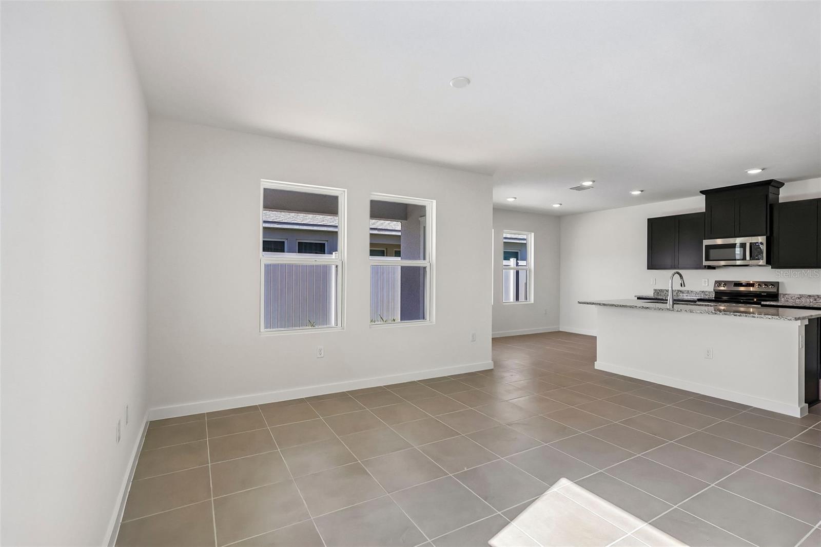Listing photo 3 for 2732 Meadow Crest Dr
