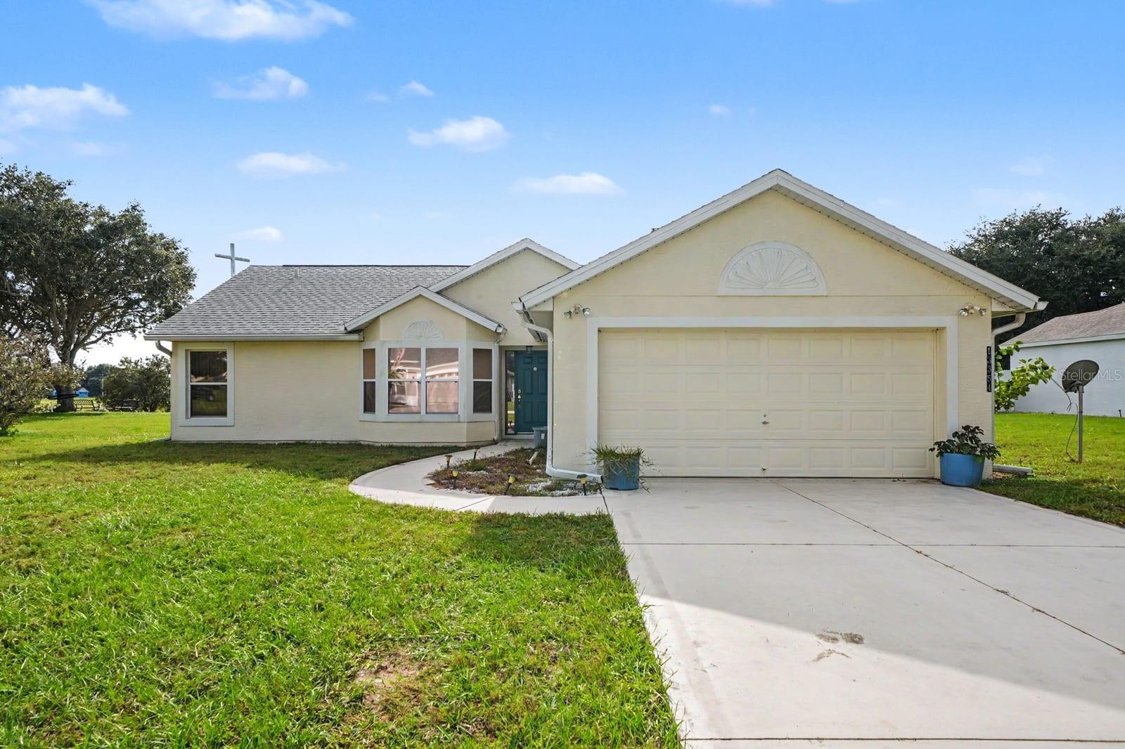 Listing photo 1 for 13354 Biscayne Dr