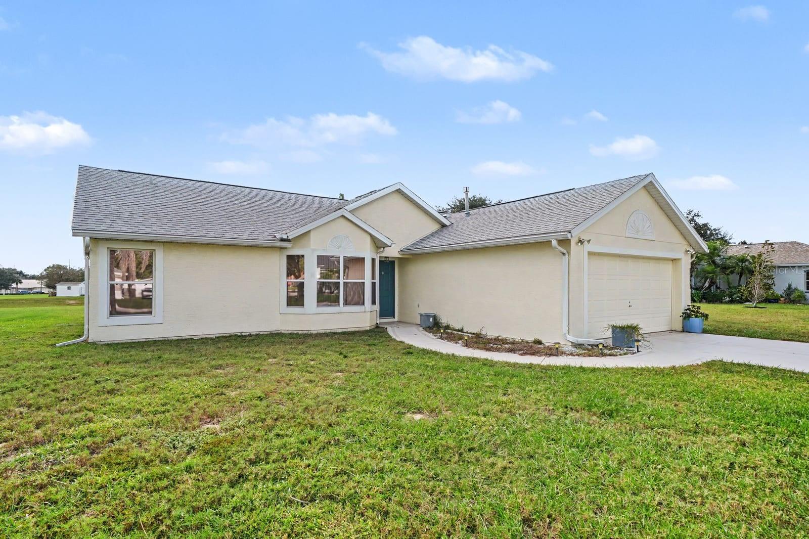 Listing photo 3 for 13354 Biscayne Dr