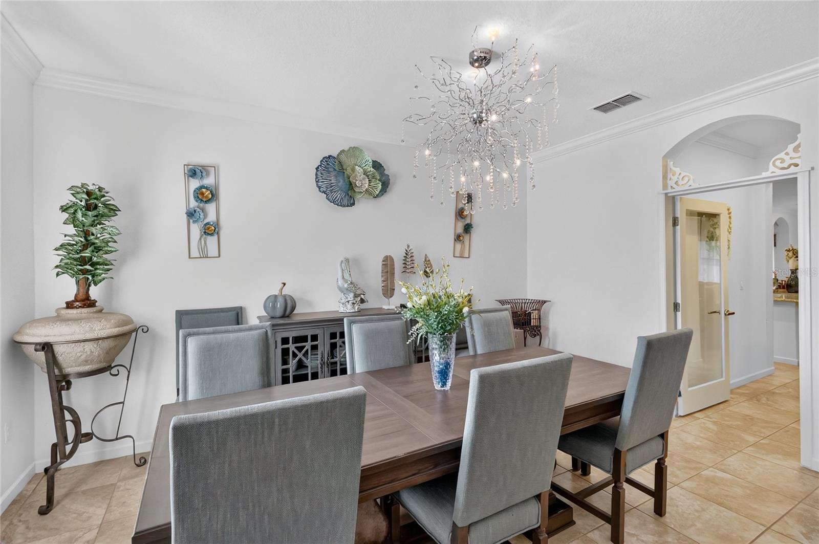 Listing photo 3 for 3817 Shoreside Dr