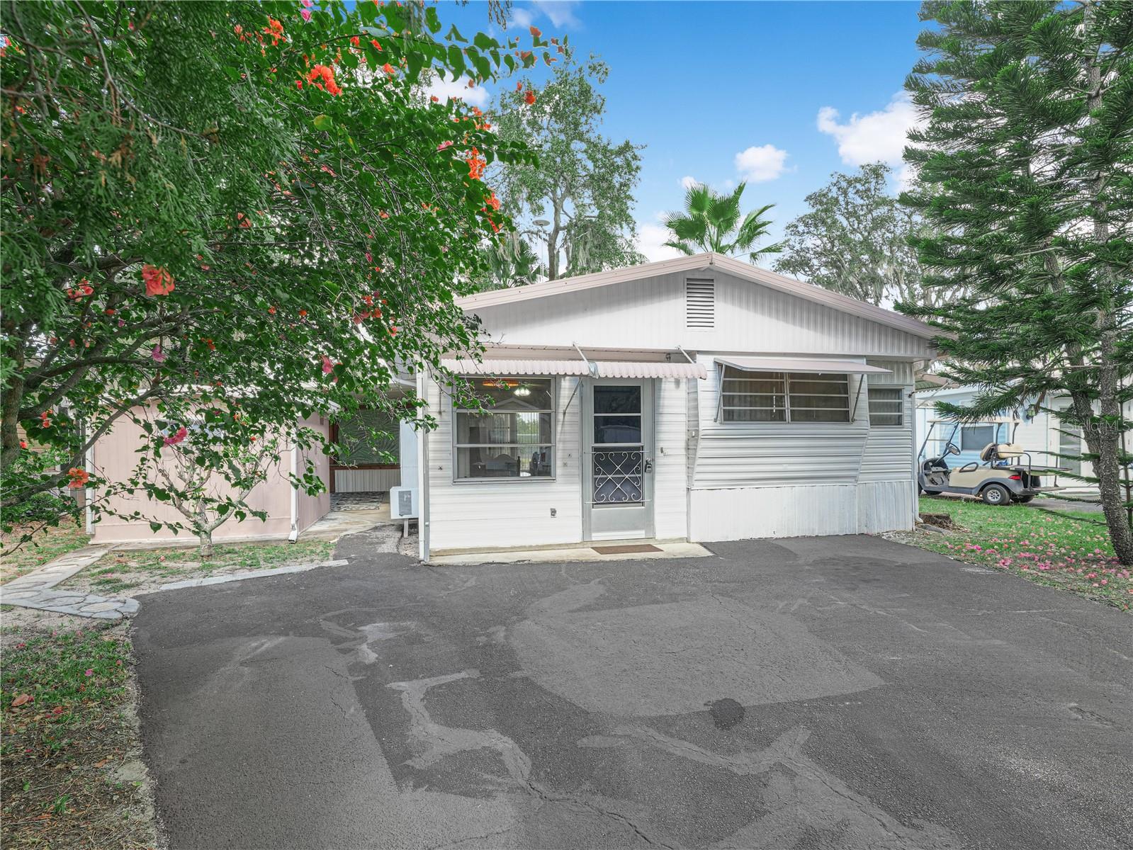 Listing photo 1 for 72 Silversides St