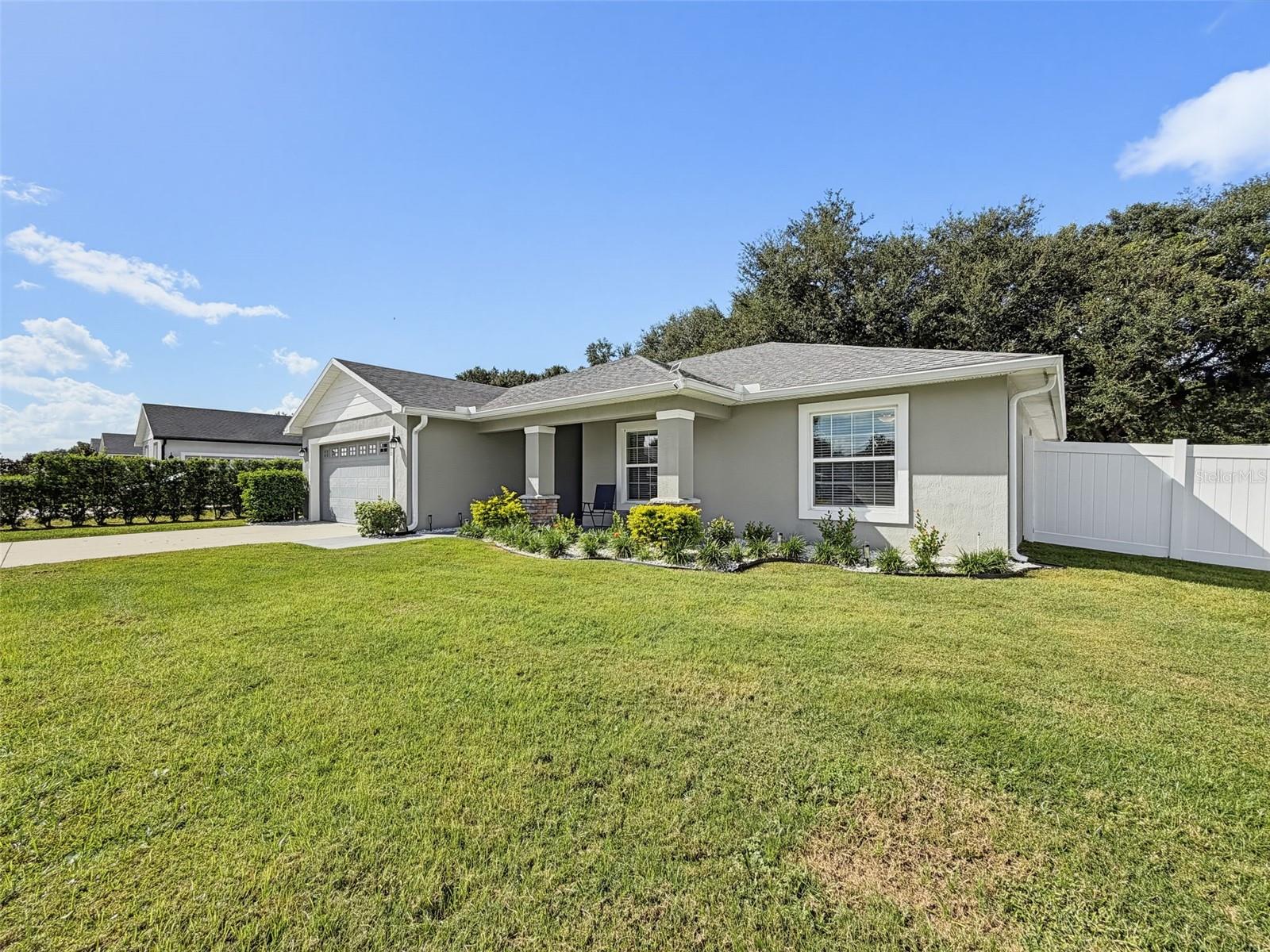 Listing photo 2 for 1420 Magnolia Ln
