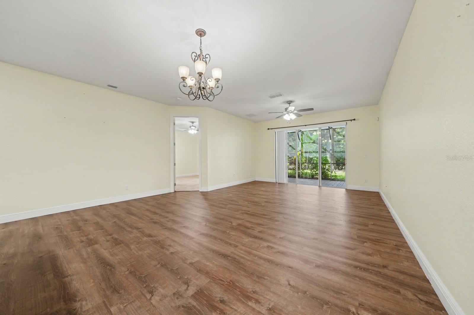 Listing photo 3 for 10329 Belfry Cir