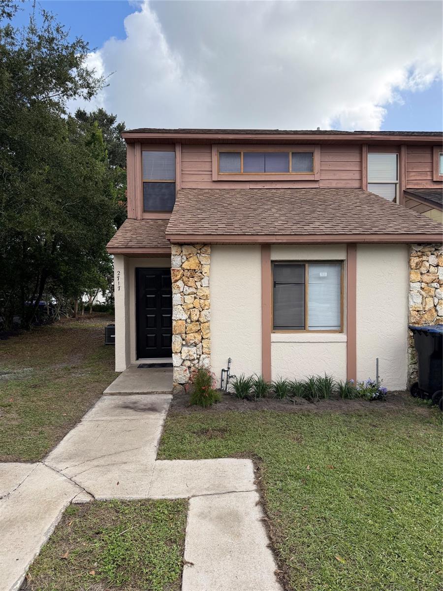 Listing photo 2 for 2717 Gray Fox Ln