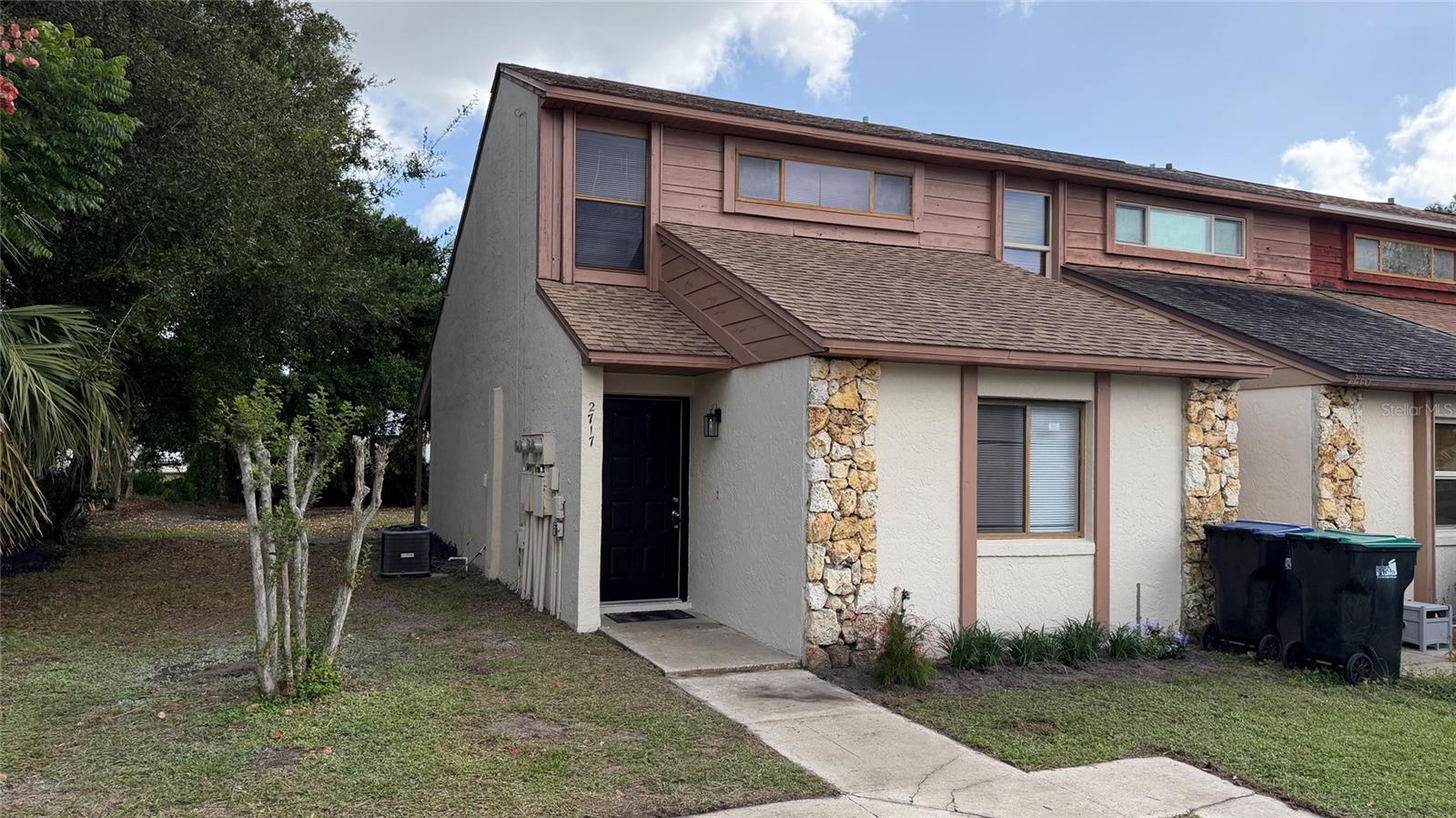 Listing photo 1 for 2717 Gray Fox Ln