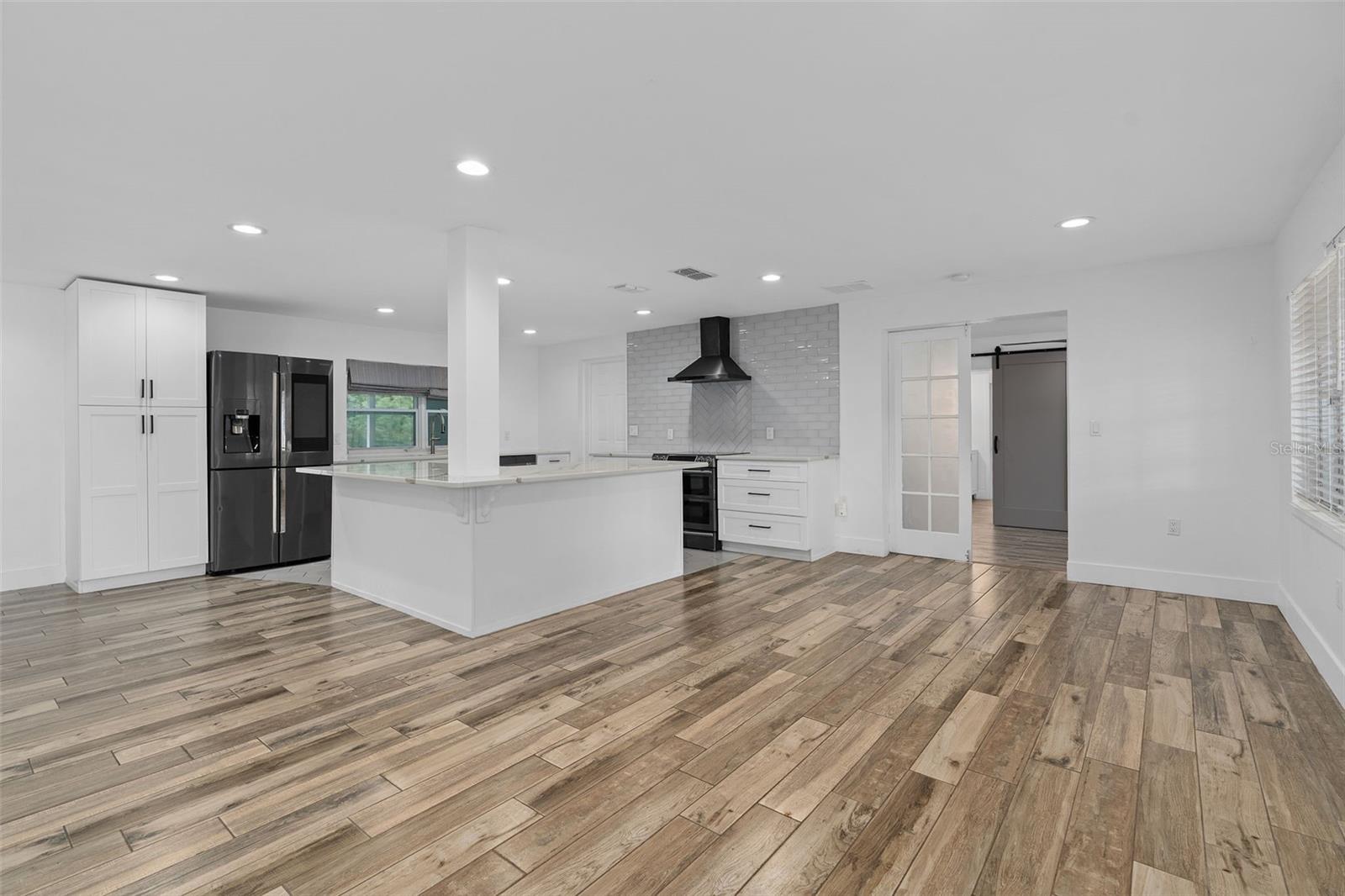 Listing photo 2 for 1130 W Lake Brantley Rd