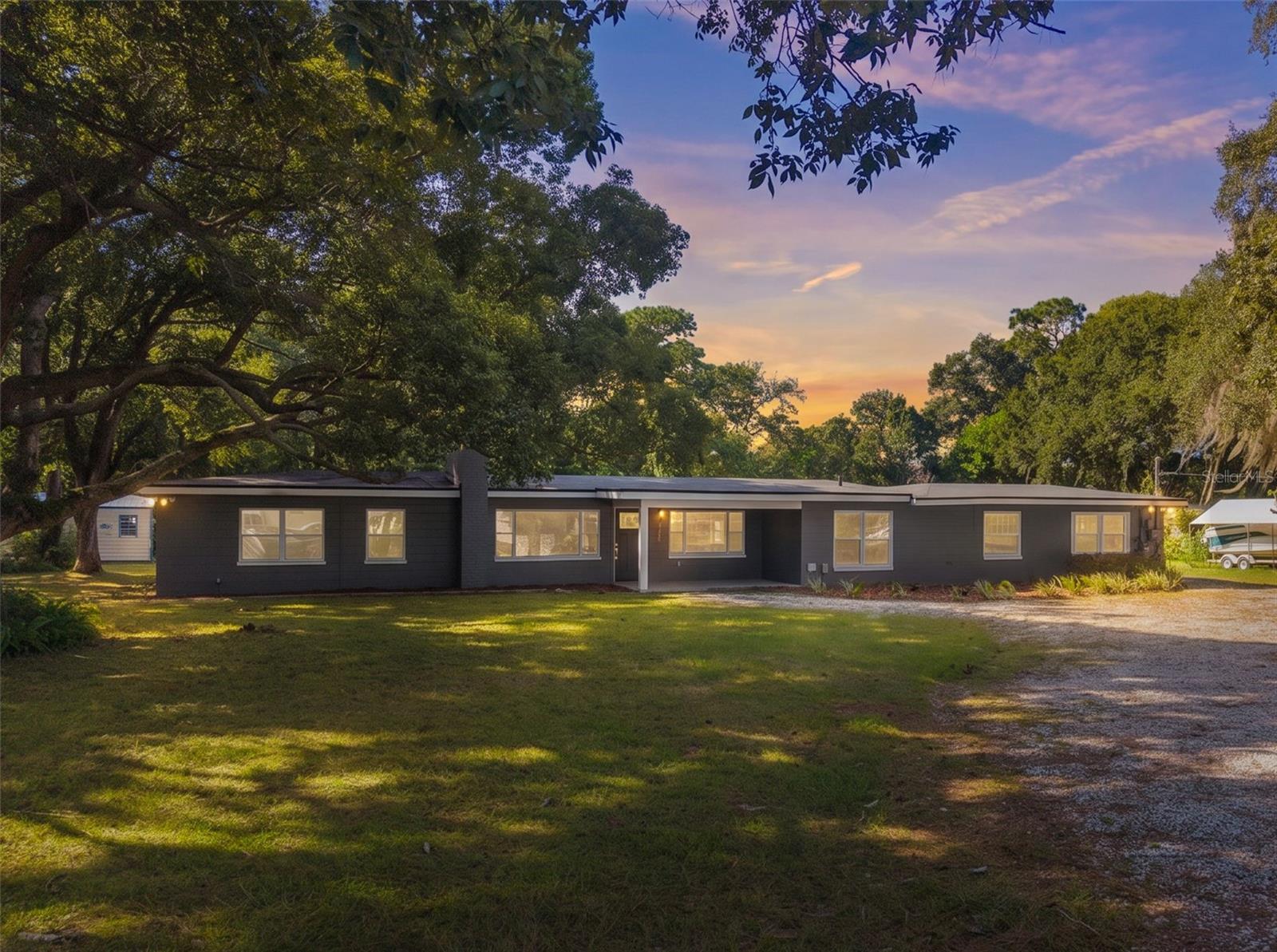 Listing photo 1 for 1130 W Lake Brantley Rd
