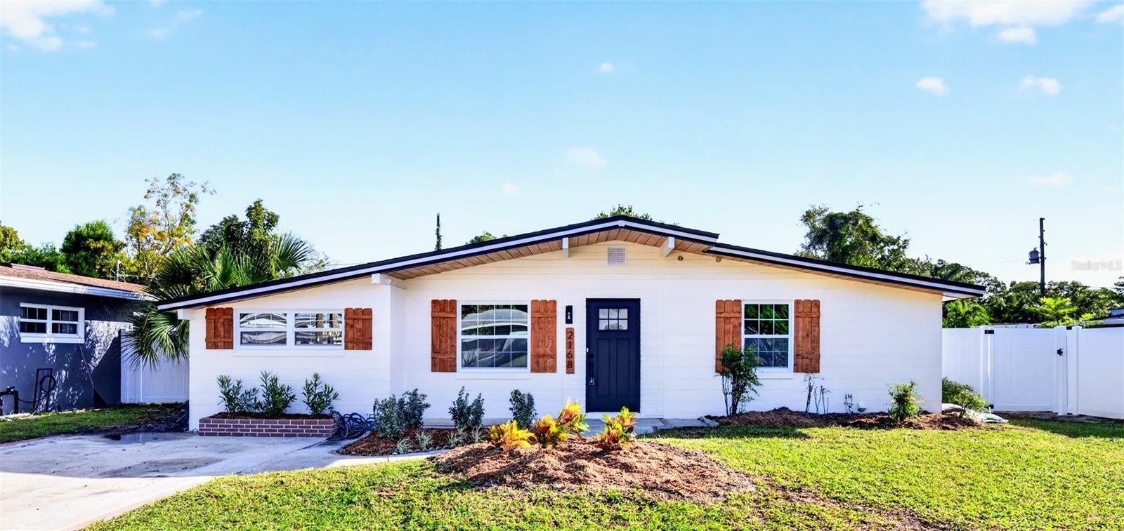 Listing photo 1 for 2169 Ridge Dr