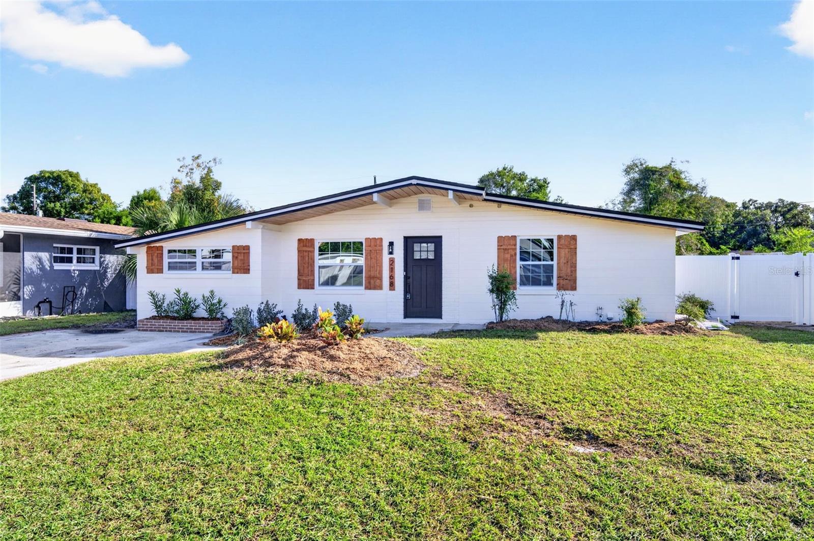 Listing photo 2 for 2169 Ridge Dr