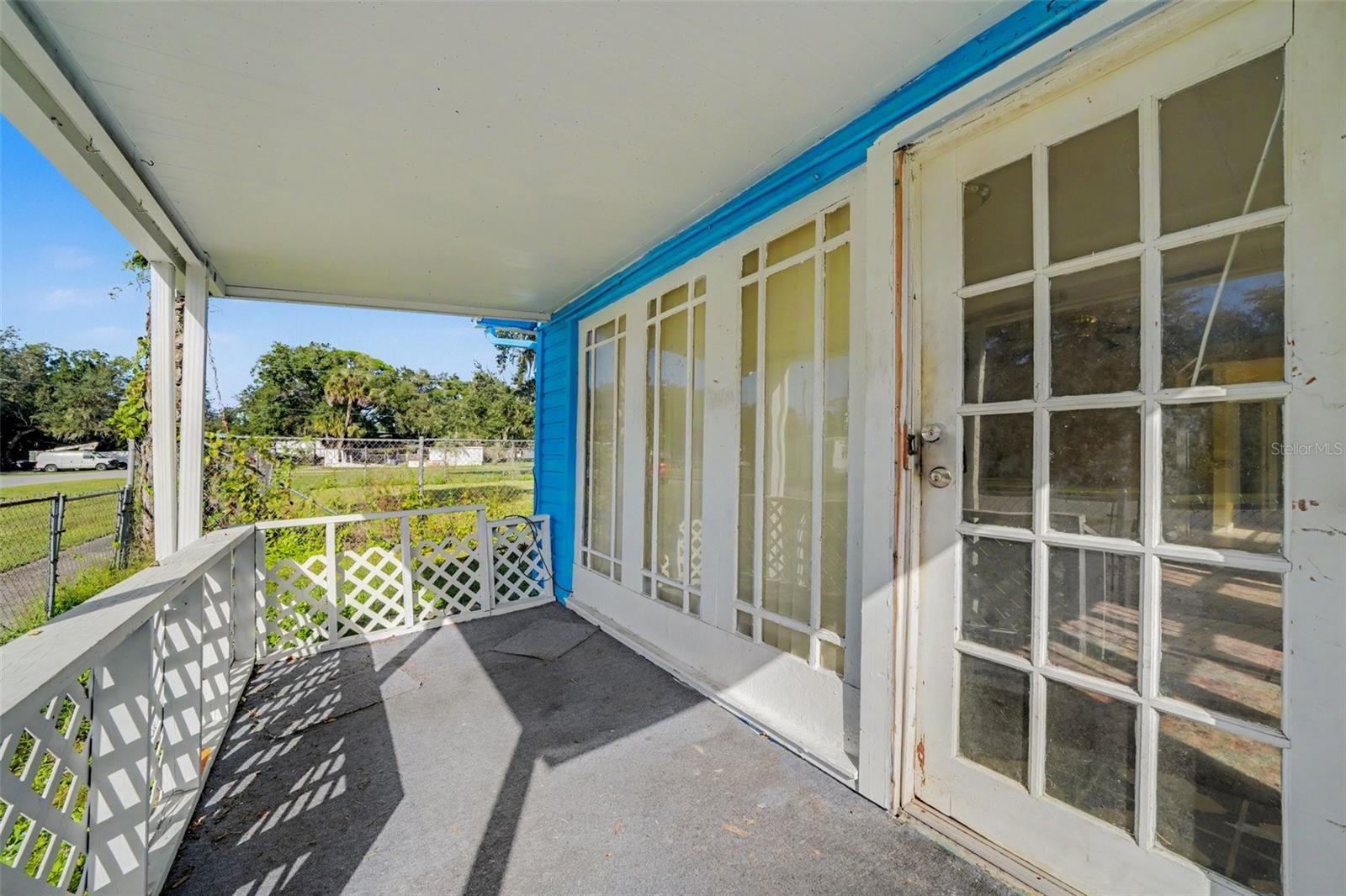 Listing photo 2 for 1557 Immokalee St