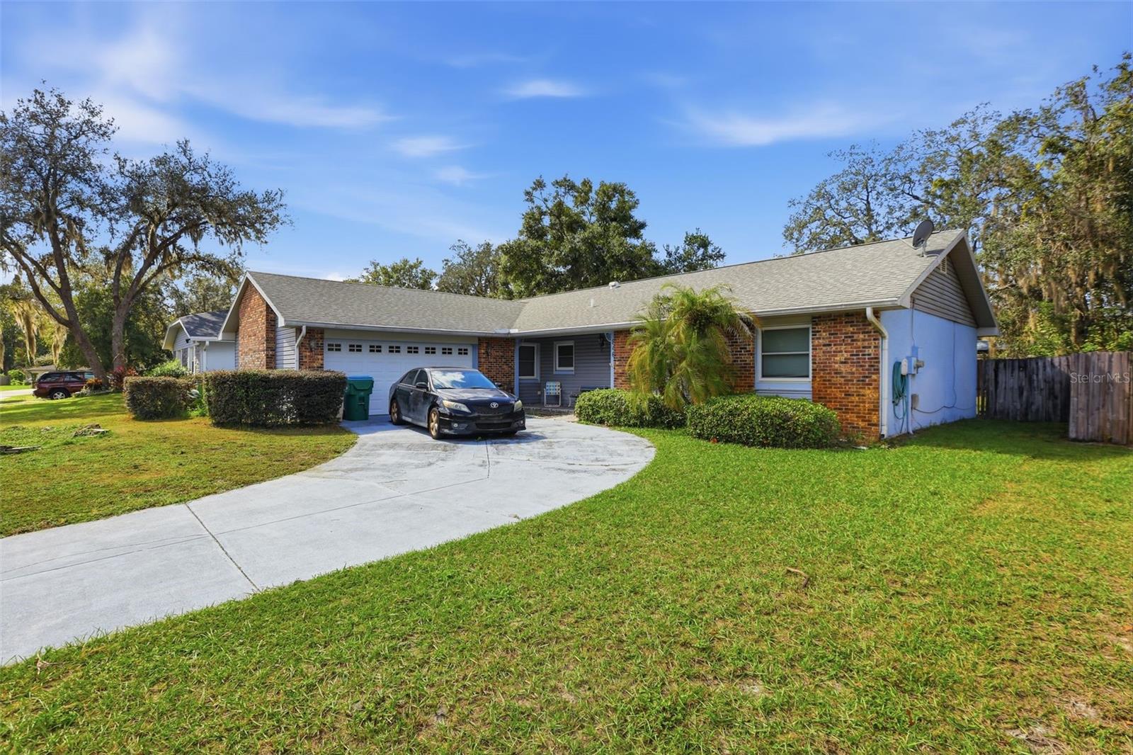Listing photo 3 for 846 Benchwood Ct