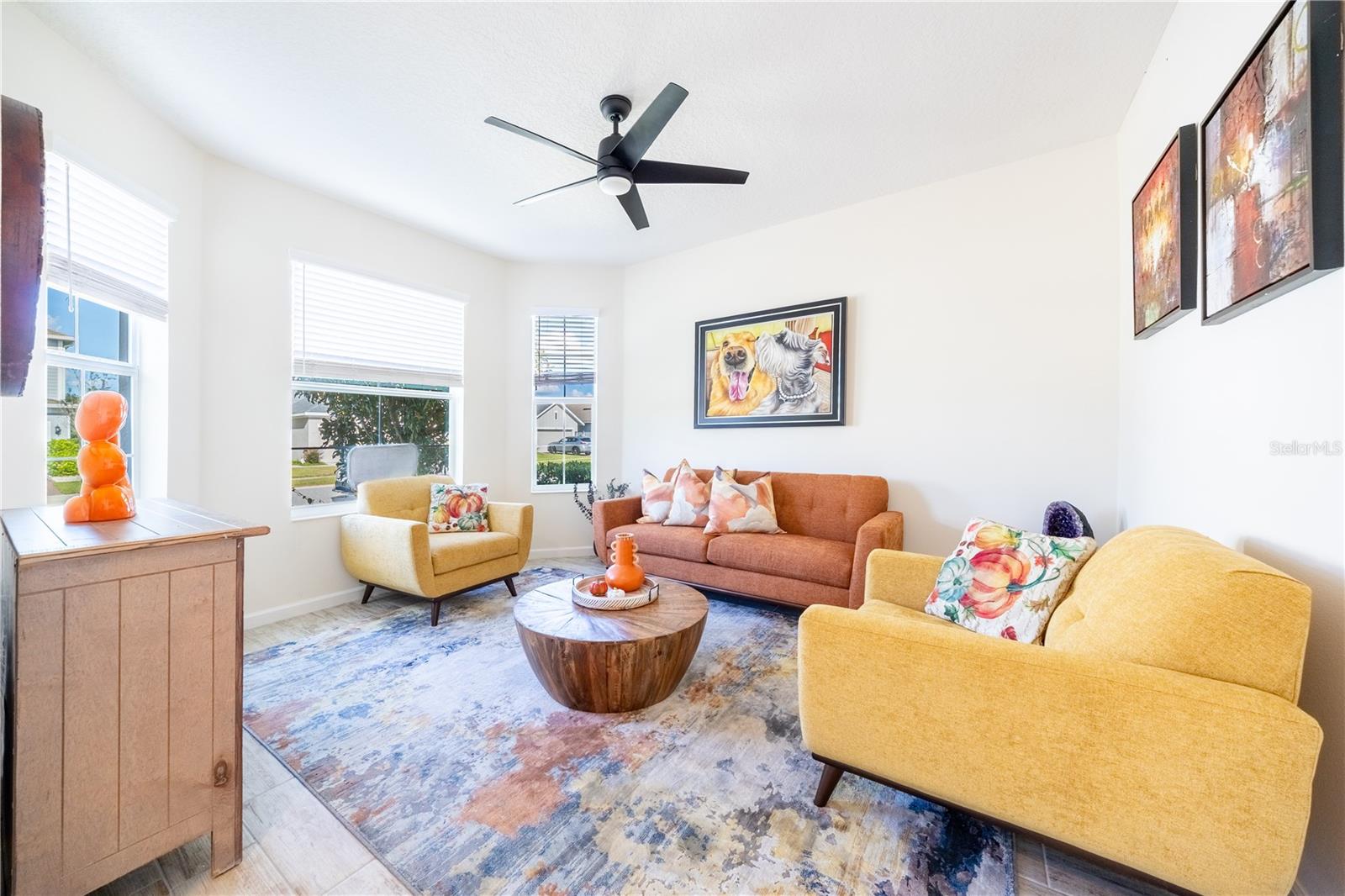 Listing photo 3 for 17863 Passionflower Cir