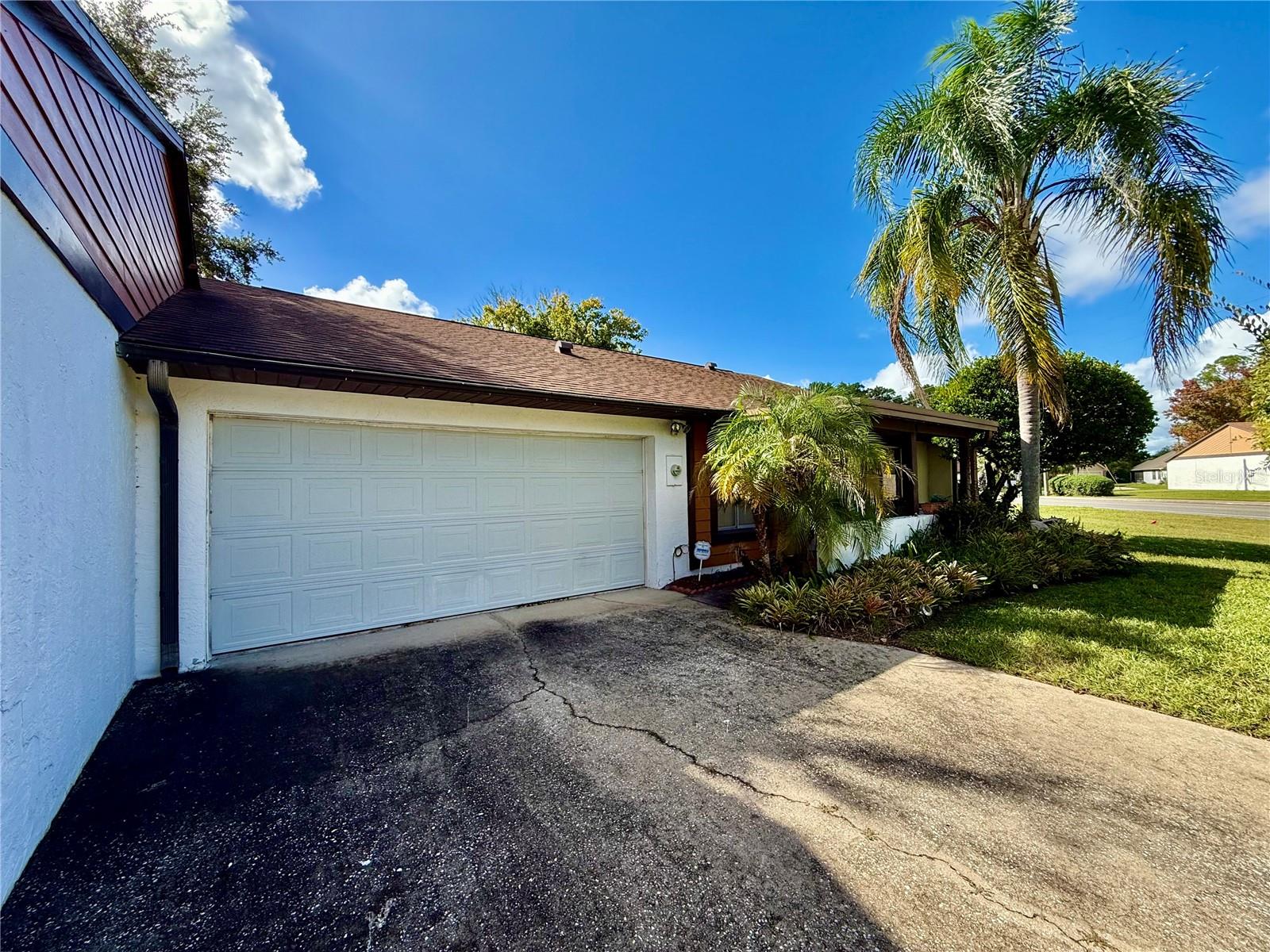 Listing photo 2 for 274 Live Oak Blvd