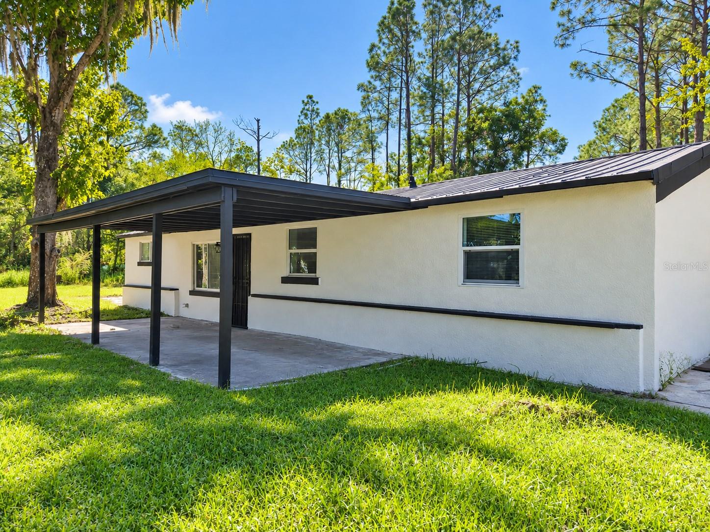 Listing photo 1 for 2765 N 6th St