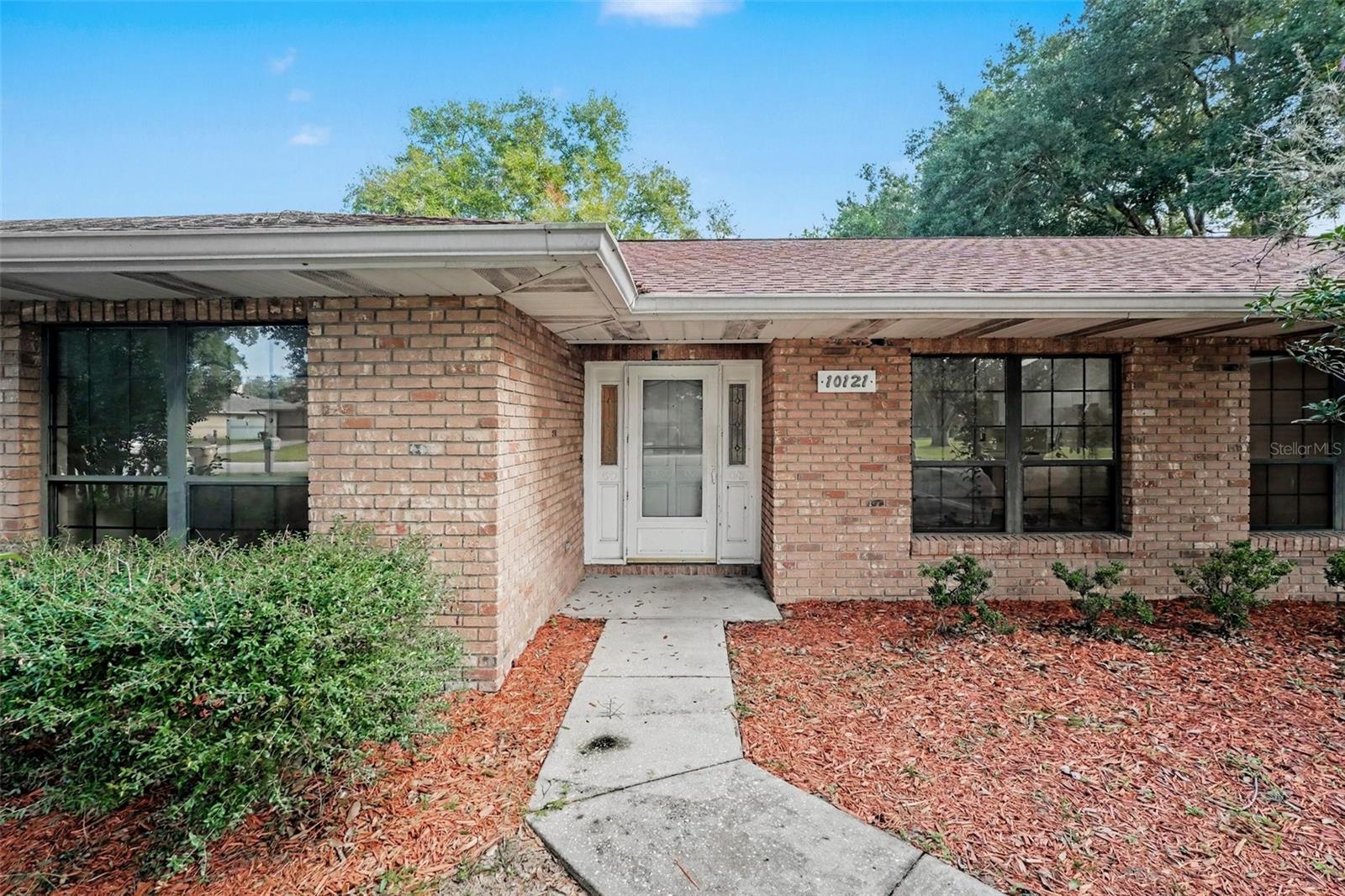 Listing photo 3 for 10121 Canterbury Dr
