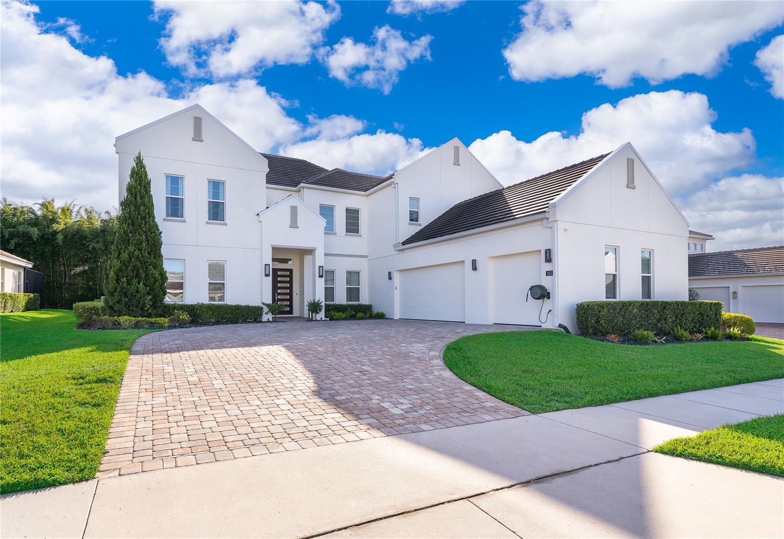 Listing photo 1 for 1655 Canyon Oak Way Way